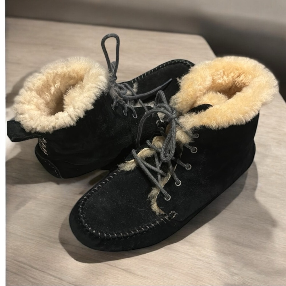 UGG Women Chickaree Black Lace Up Water Resistant Fully Lined Boot Size 6